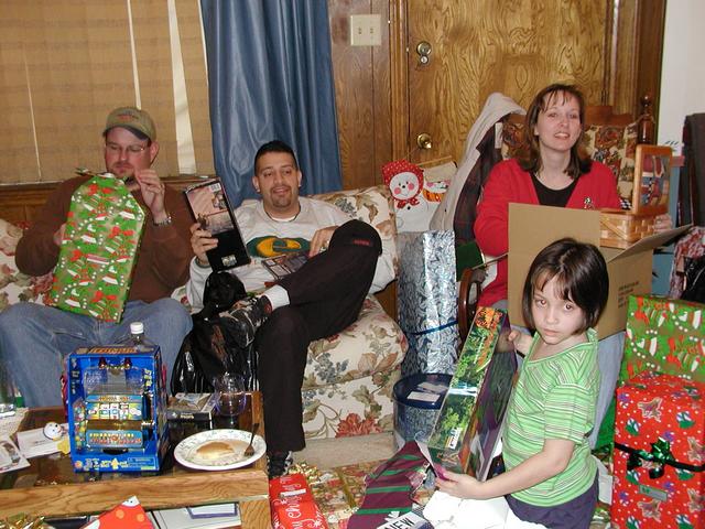 camera/2000/12(December)/12_25_Christmas_Morning/640x480_PC250017.JPG