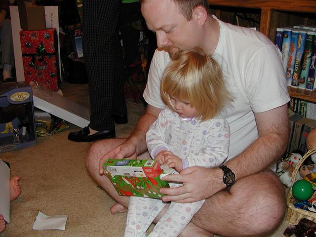 camera/2000/12(December)/12_25_Christmas_Morning/640x480_PC250025.JPG