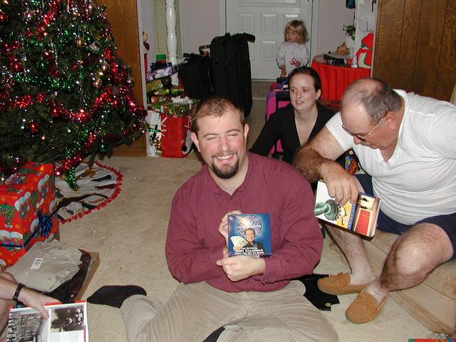 camera/2000/12(December)/12_25_Christmas_Morning/640x480_PC250042.JPG