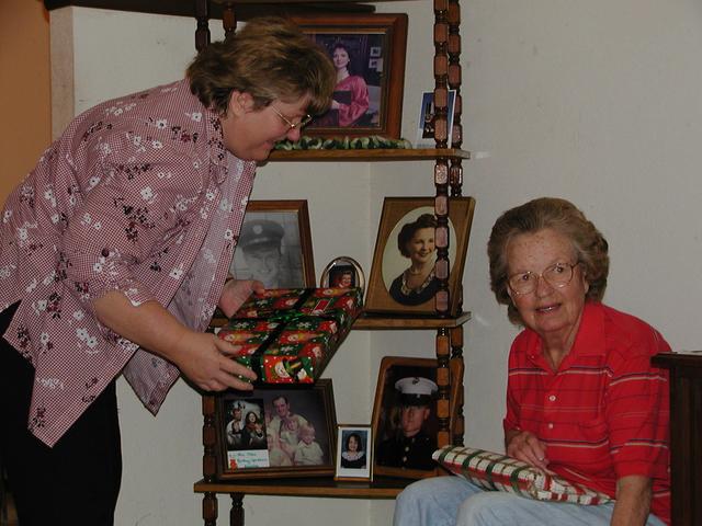 camera/2000/12(December)/12_25_Christmas_with_GreatGrandparents/640x480_PC250048.JPG