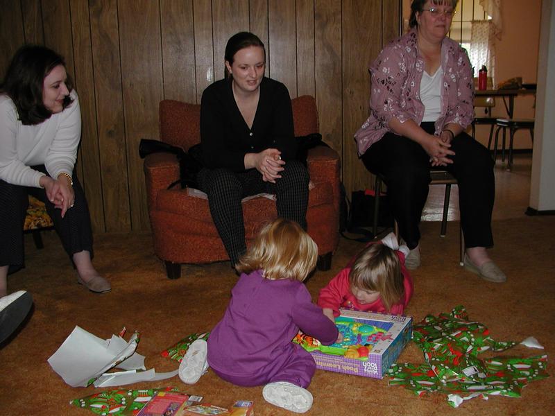 camera/2000/12(December)/12_25_Christmas_with_GreatGrandparents/800x600_PC250052.JPG
