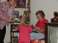 camera/2000/12(December)/12_25_Christmas_with_GreatGrandparents/PC250046.JPG