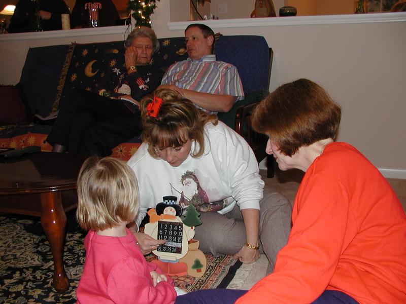 camera/2000/12(December)/12_25_Christmas_with_Ken_and_Star/800x600_ChristmasDinner-09.JPG