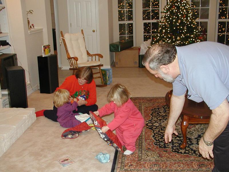 camera/2000/12(December)/12_25_Christmas_with_Ken_and_Star/800x600_ChristmasDinner-24.JPG