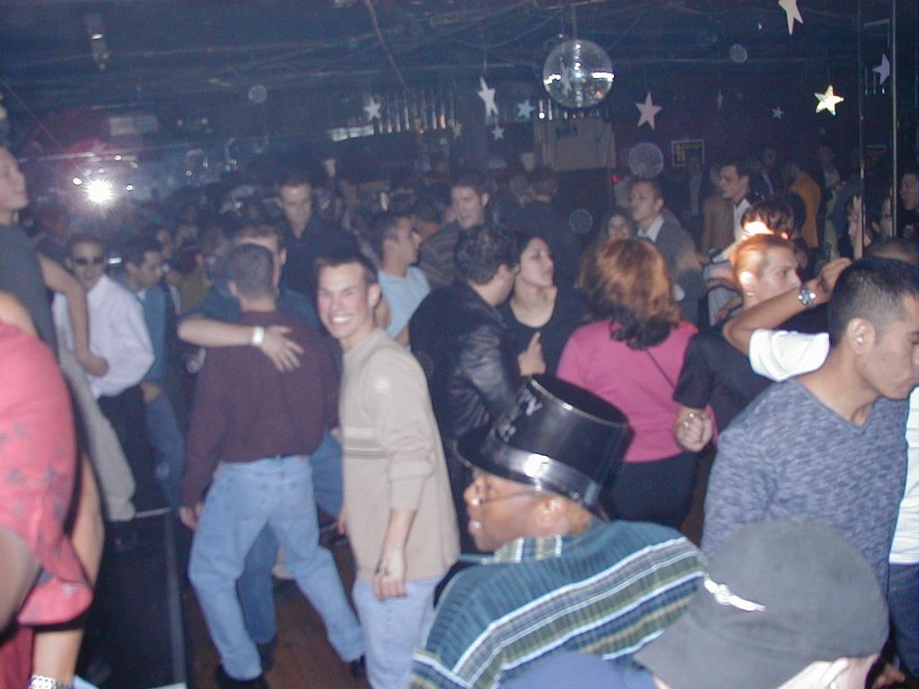 camera/2000/12(December)/12_31_New_Year's_Eve/1024x768_NewYearsEve-15.JPG