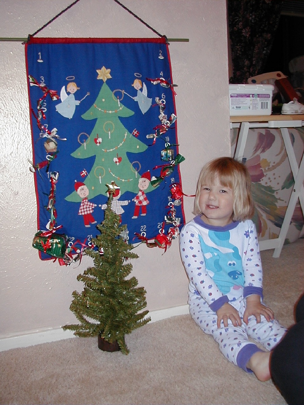 camera/2000/12(December)/Miscellaneous/1024x768_Advent_Calendars-09.JPG