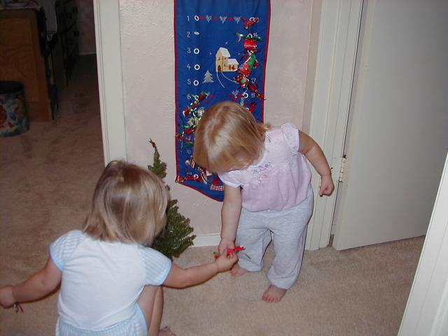 camera/2000/12(December)/Miscellaneous/640x480_Advent_Calendars-11.JPG