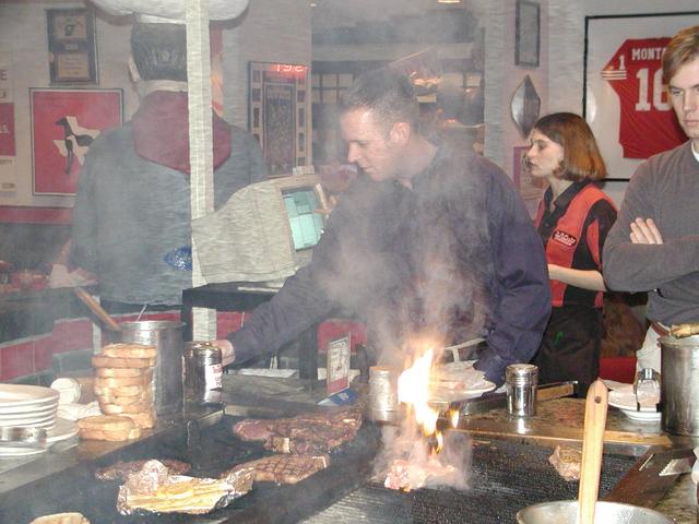 camera/2001/01(January)/01_27_College_Dinner/640x480_P1270057.JPG