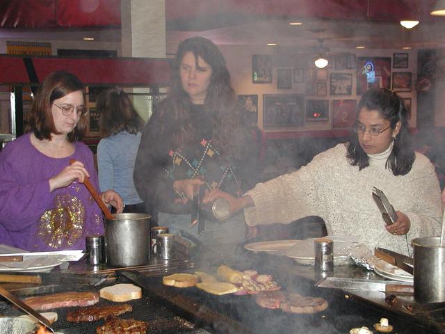 camera/2001/01(January)/01_27_College_Dinner/640x480_P1270058.JPG