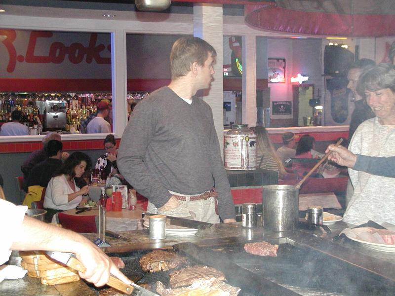 camera/2001/01(January)/01_27_College_Dinner/800x600_P1270056.JPG