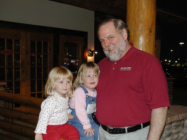 camera/2001/02(February)/02_27_Grampy's_Birthday/640x480_P2270006.JPG