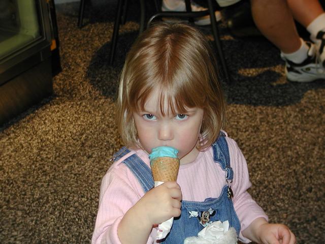 camera/2001/02(February)/02_27_Grampy's_Birthday/640x480_P2270019.JPG
