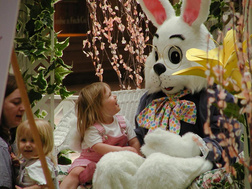 camera/2001/03(March)/03_31_Easter_Bunny/1024x768_P3310020.JPG