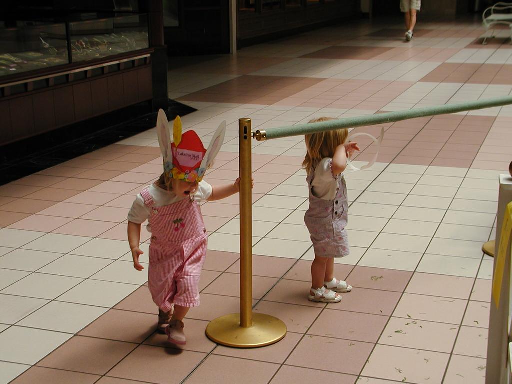 camera/2001/03(March)/03_31_Easter_Bunny/1024x768_P3310024.JPG