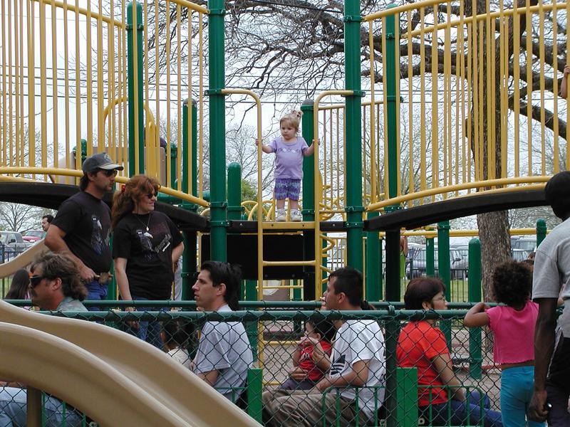 camera/2001/04(April)/04_01_Zilker_Park/800x600_P4010033.JPG