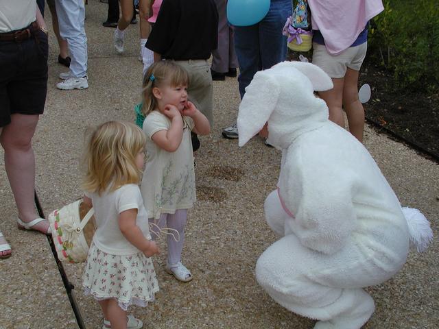 camera/2001/04(April)/04_07_Easter_Egg_Hunt/640x480_P4070009.JPG