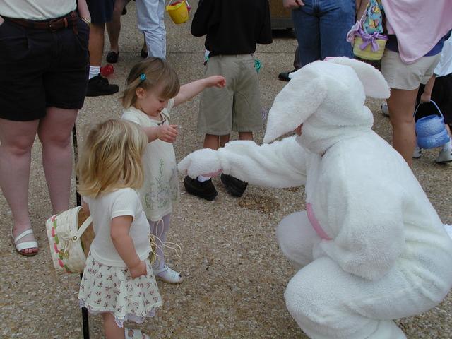 camera/2001/04(April)/04_07_Easter_Egg_Hunt/640x480_P4070010.JPG