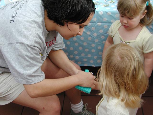 camera/2001/04(April)/04_07_Easter_Egg_Hunt/640x480_P4070014.JPG