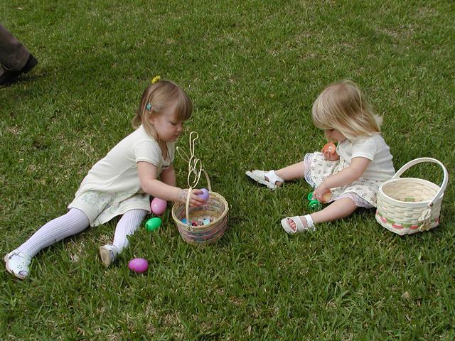 camera/2001/04(April)/04_07_Easter_Egg_Hunt/640x480_P4070034.JPG