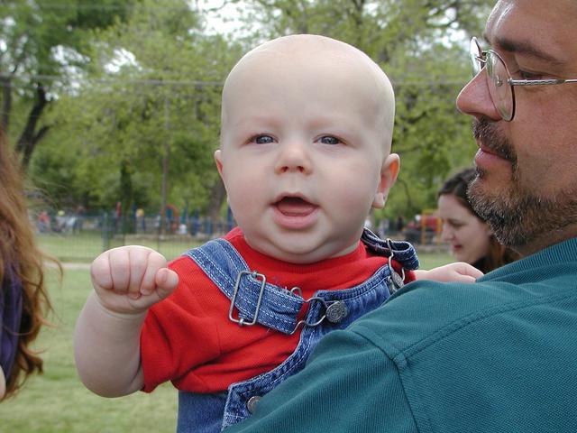 camera/2001/04(April)/04_21_McKenzie's_2nd_Birthday_Party/640x480_P4210038.JPG