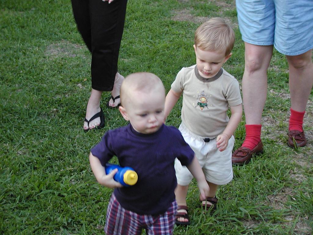 camera/2001/04(April)/04_28_Babysitting/1024x768_P4280035.JPG