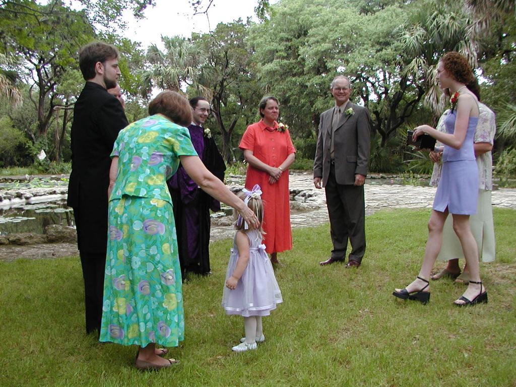 camera/2001/05(May)/05_05_Star_and_Ken's_Wedding/1024x768_P5050002.JPG