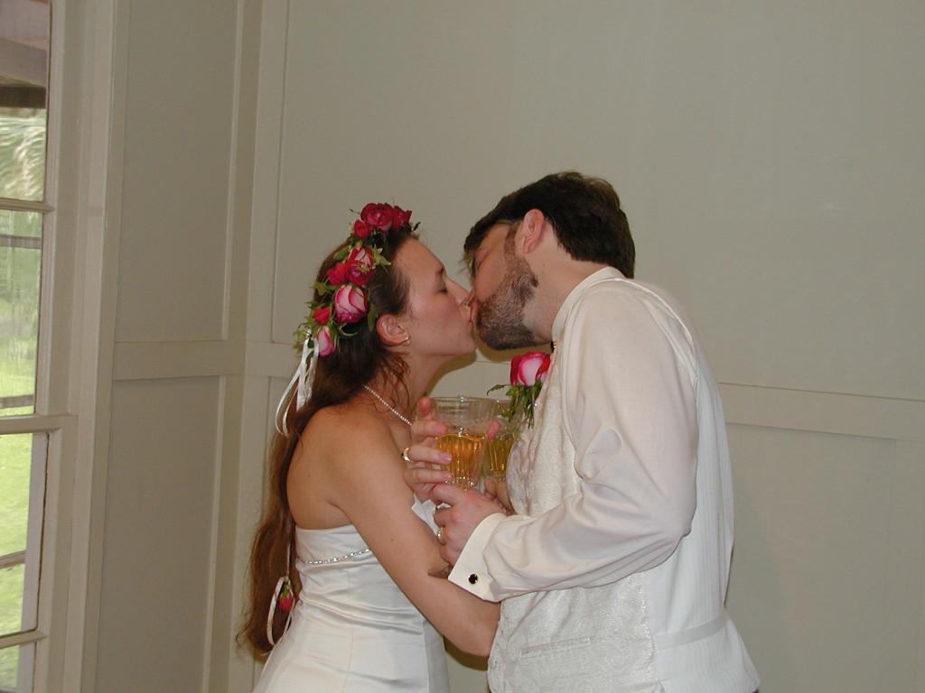 camera/2001/05(May)/05_05_Star_and_Ken's_Wedding/1024x768_P5050125.JPG