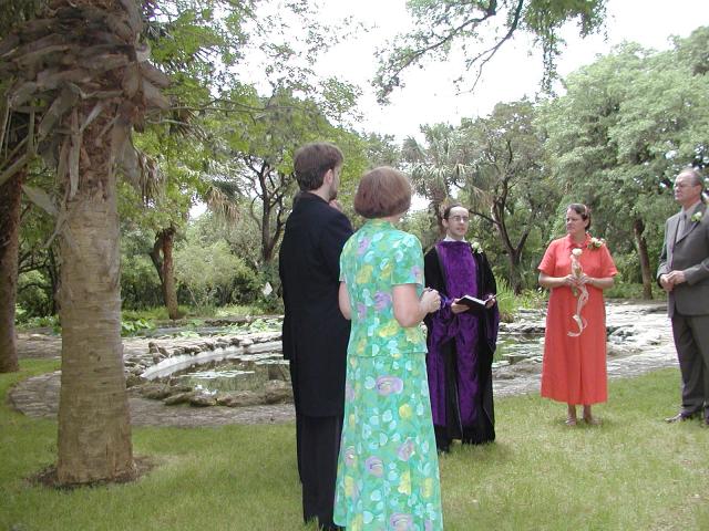 camera/2001/05(May)/05_05_Star_and_Ken's_Wedding/640x480_P5050007.JPG