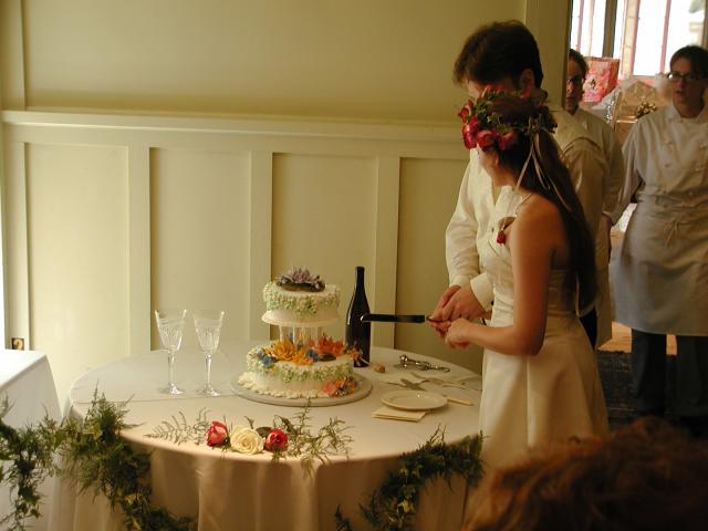 camera/2001/05(May)/05_05_Star_and_Ken's_Wedding/640x480_P5050108.JPG