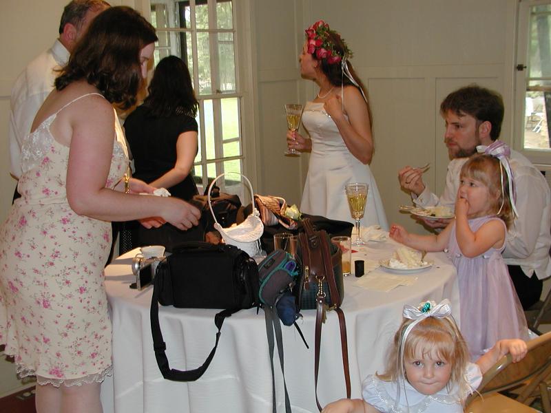 camera/2001/05(May)/05_05_Star_and_Ken's_Wedding/800x600_P5050127.JPG