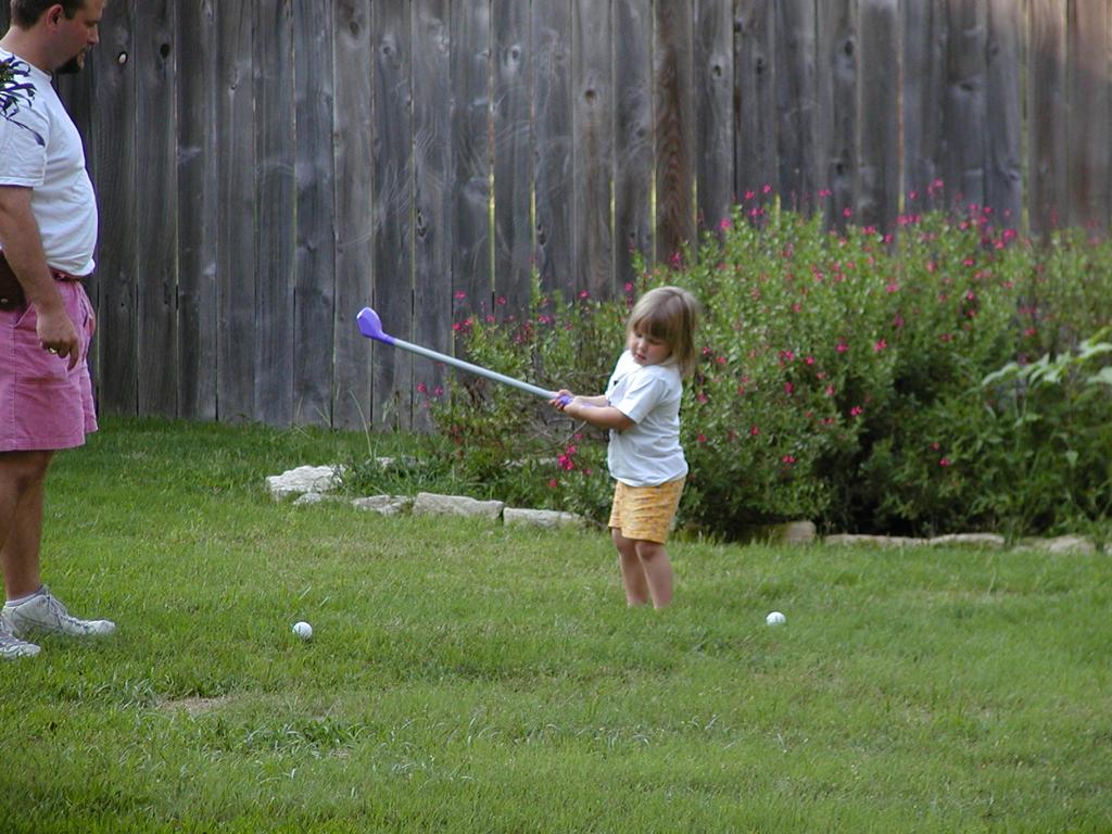 camera/2001/05(May)/05_14_Girls'_First_Golf/1024x768_P5140006.JPG