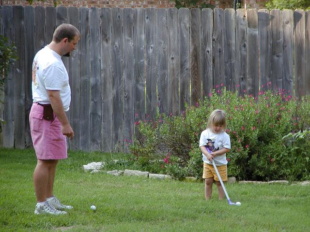 camera/2001/05(May)/05_14_Girls'_First_Golf/640x480_P5140009.JPG