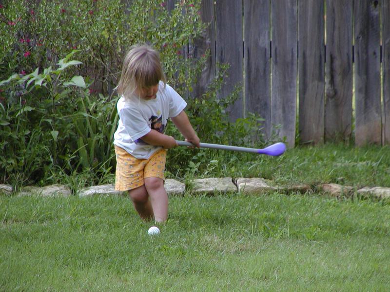 camera/2001/05(May)/05_14_Girls'_First_Golf/800x600_P5140012.JPG