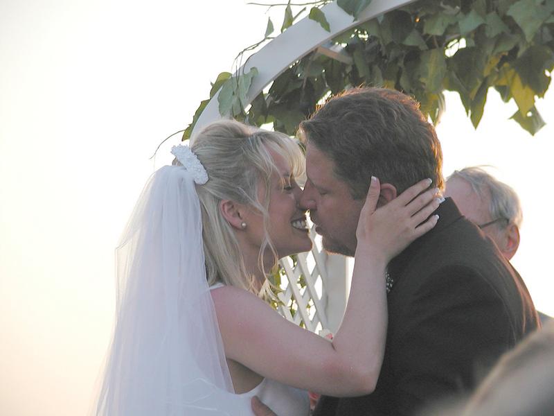 camera/2001/05(May)/05_27_Kristen_and_Donny's_Wedding/800x600_P5270019.JPG
