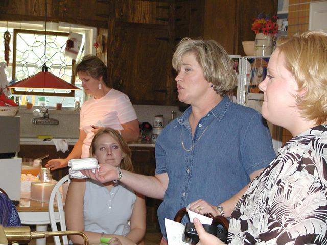 camera/2001/06(June)/06_02_Pam's_Baby_Shower/640x480_P6020026.JPG