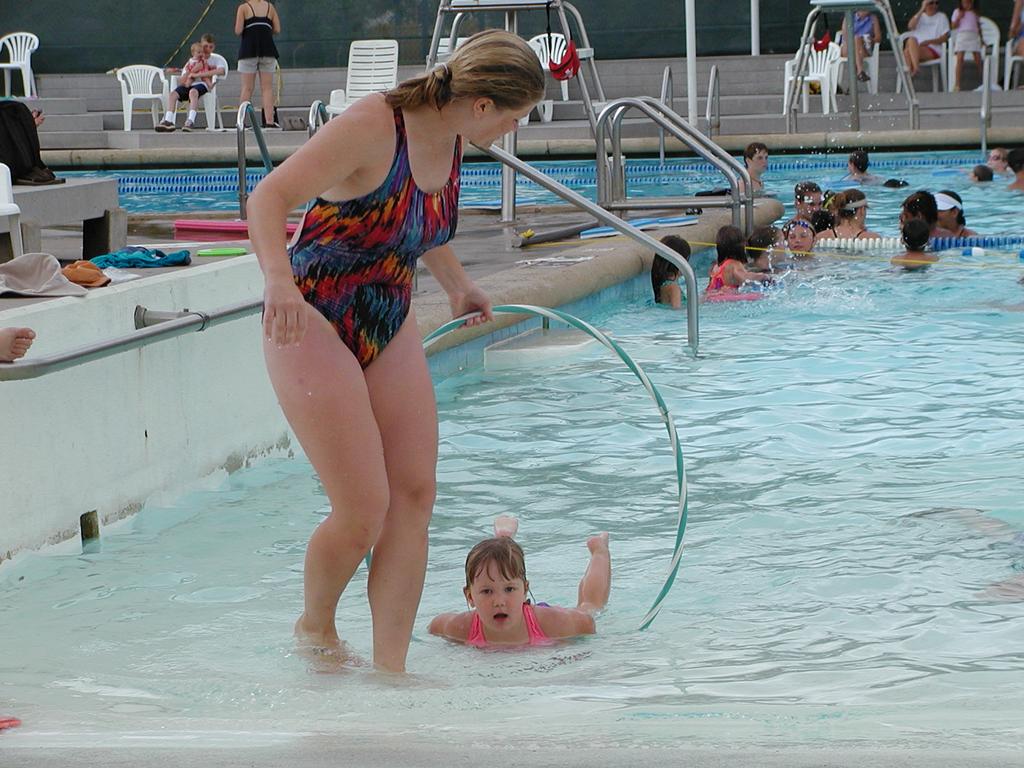 camera/2001/06(June)/06_07_Swimming_lessons/1024x768_P6070075.JPG