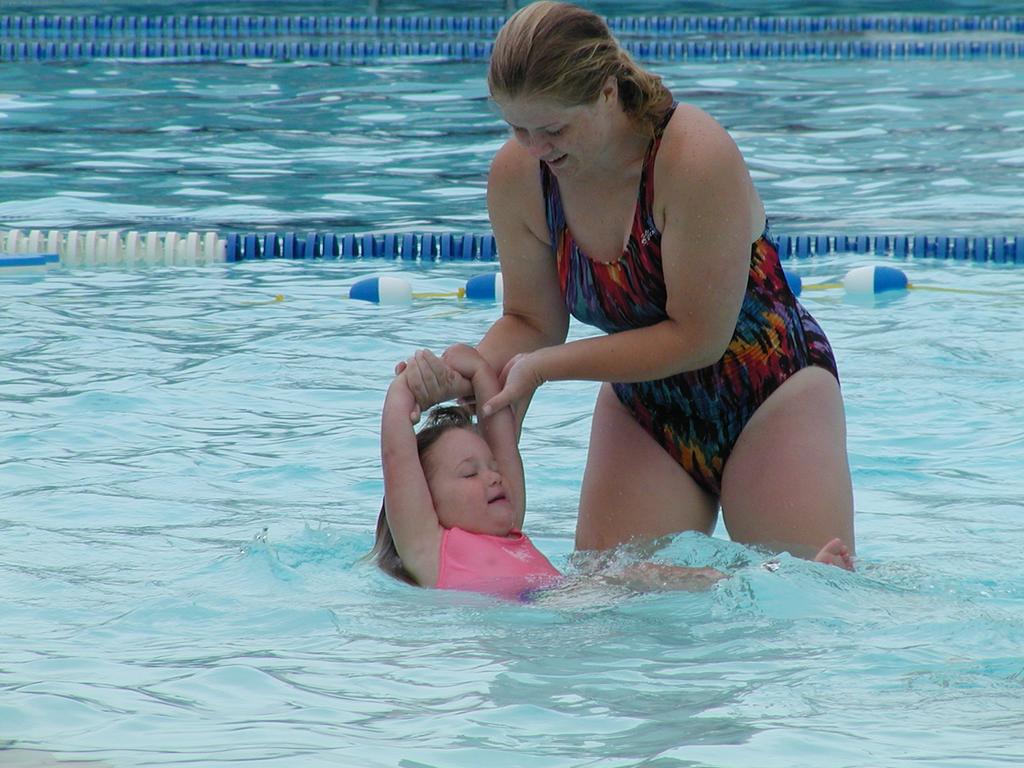 camera/2001/06(June)/06_07_Swimming_lessons/1024x768_P6070083.JPG