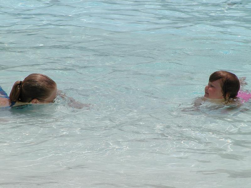 camera/2001/06(June)/06_14_Swimming_lessons/P6140001.JPG