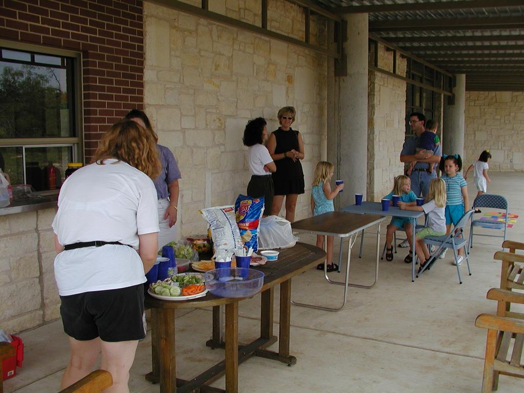 camera/2001/06(June)/06_23_Holy_Family_Potluck/1024x768_P6230091.JPG
