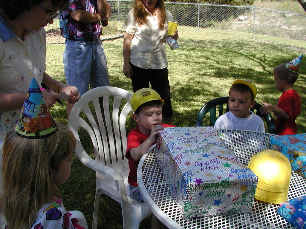 camera/2001/09(September)/09_29_Tristain's_4th_Birthday_Party/1024x768_P9290041.JPG