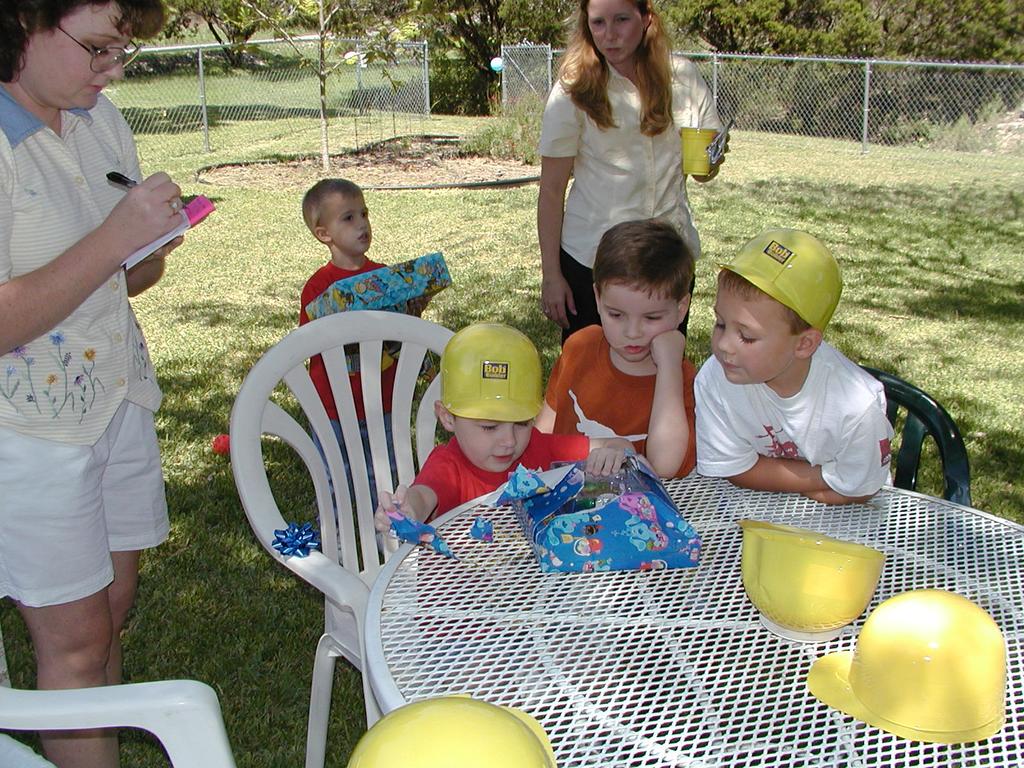 camera/2001/09(September)/09_29_Tristain's_4th_Birthday_Party/1024x768_P9290047.JPG