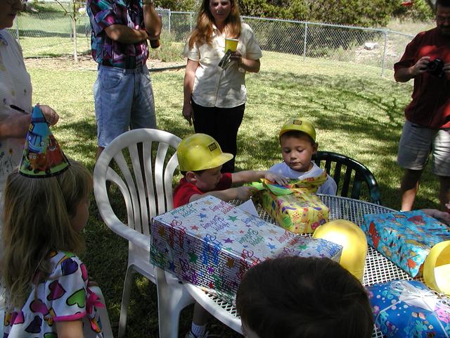camera/2001/09(September)/09_29_Tristain's_4th_Birthday_Party/640x480_P9290040.JPG