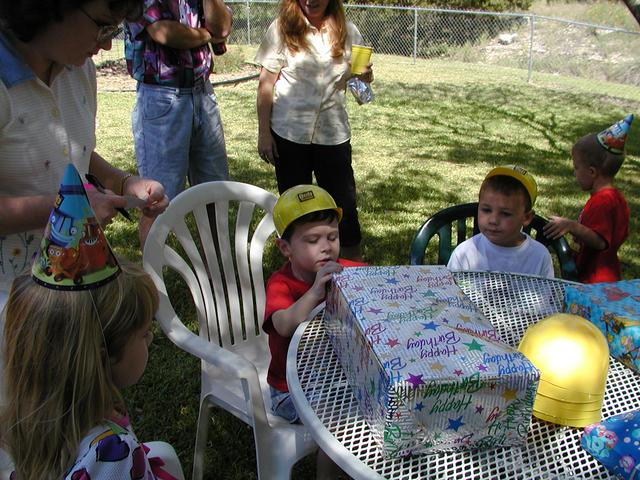camera/2001/09(September)/09_29_Tristain's_4th_Birthday_Party/640x480_P9290041.JPG