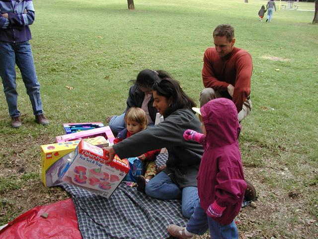 camera/2001/10(October)/10_06_Kalyani's_2nd_Birthday_Party/640x480_PA060036.JPG