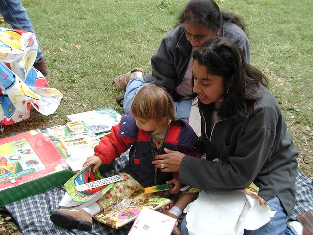 camera/2001/10(October)/10_06_Kalyani's_2nd_Birthday_Party/640x480_PA060044.JPG