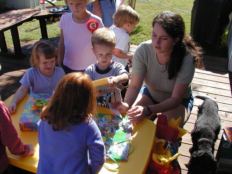 camera/2001/10(October)/10_07_Chance's_2nd_Birthday_Party/800x600_PA070018.JPG
