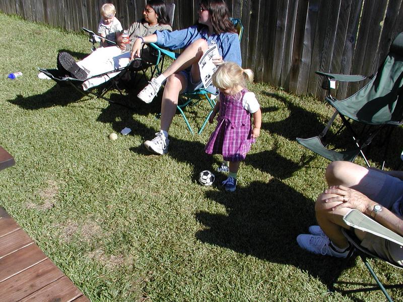camera/2001/10(October)/10_07_Chance's_2nd_Birthday_Party/800x600_PA070022.JPG
