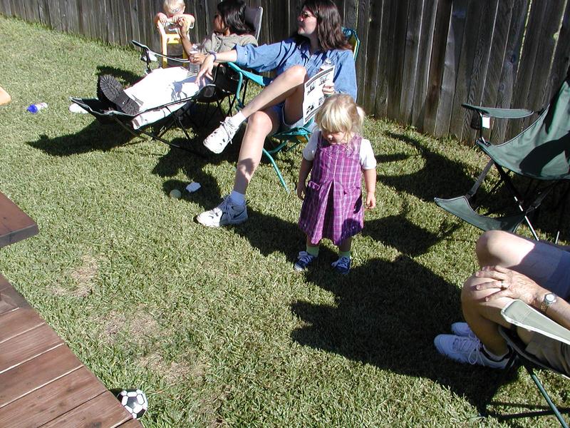 camera/2001/10(October)/10_07_Chance's_2nd_Birthday_Party/800x600_PA070023.JPG