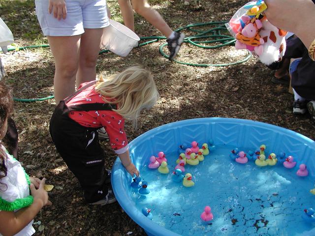 camera/2001/10(October)/10_14_St_William's_Fall_Festival/640x480_PA140015.JPG