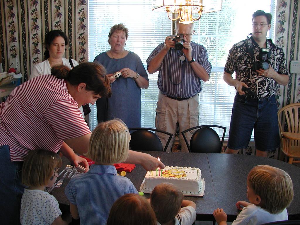 camera/2001/10(October)/10_20_Jack's_4th_Birthday_Party/1024x768_PA200082.JPG